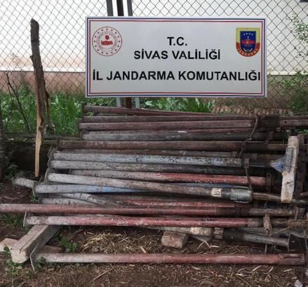 Hırsızlar jandarmaya yakalandı