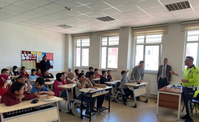 Ulaş'ta öğrencilere trafik eğitimi