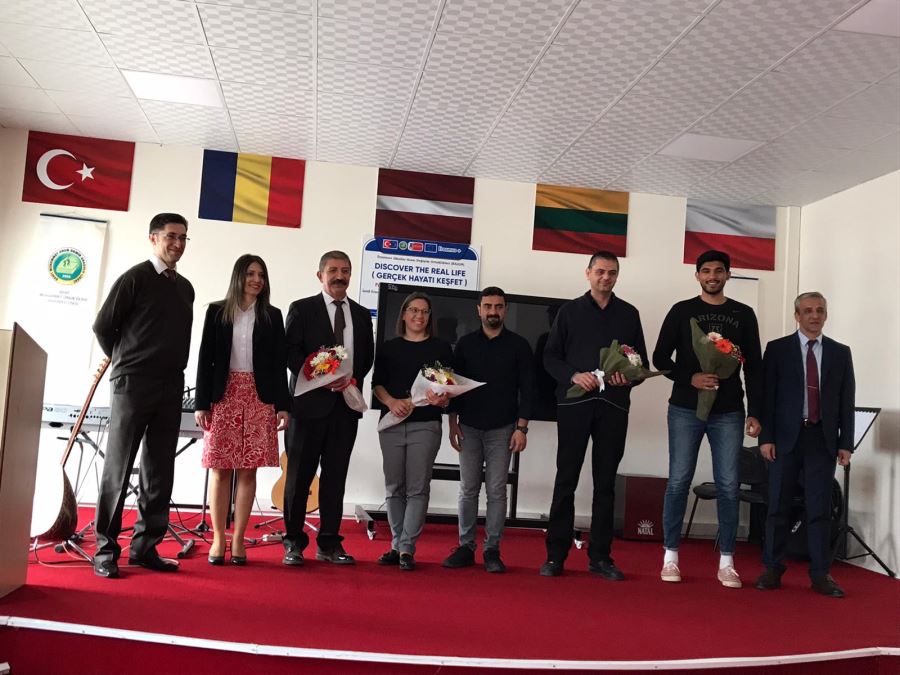 Lise öğrencileri bilgilendirildi