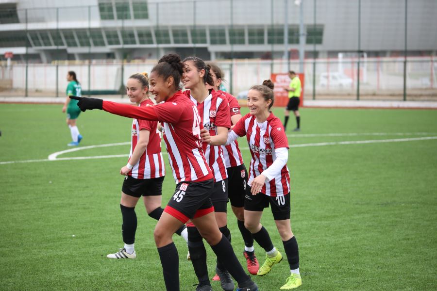 Sivasspor, ligde kalma maçına çıkıyor