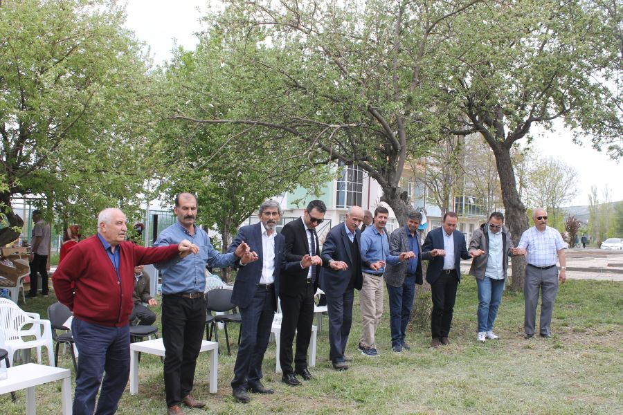 ÇİFTÇİLER GÜNLERİNİ KUTLADI (VİDEO)