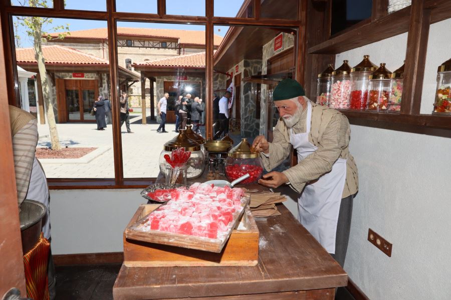 Zanaatkarlar çarşısı ve müzesi açıldı