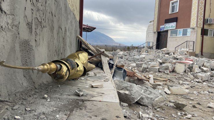 Yıkılan minare yeniden yapılıyor