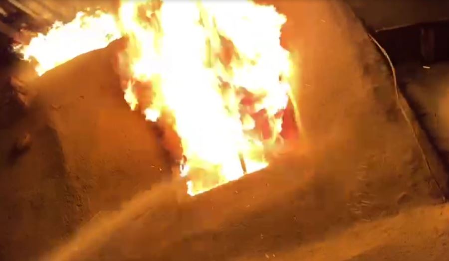 Metruk binada yangın (Video)