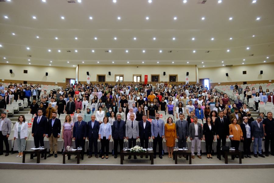 “METAVERSE VE SAĞLIK” KONULU SEMPOZYUM DÜZENLEDİ