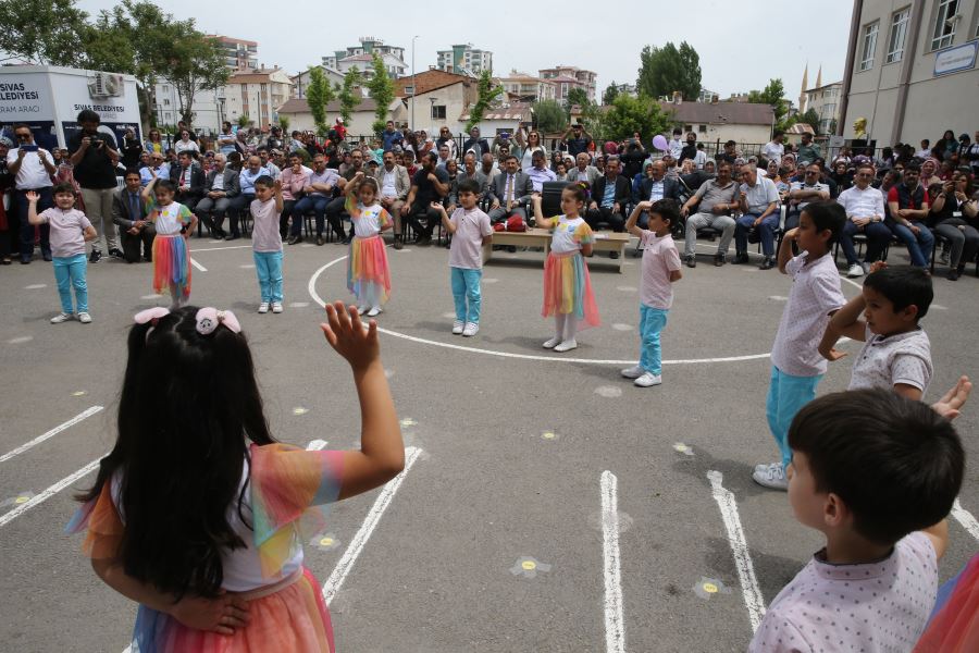 Sivas'ta "leylekli okul"da "leylek pilavı" etkinliği düzenlendi