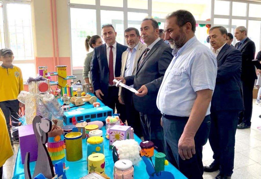 Atık malzemeleri sanata dönüştürdüler