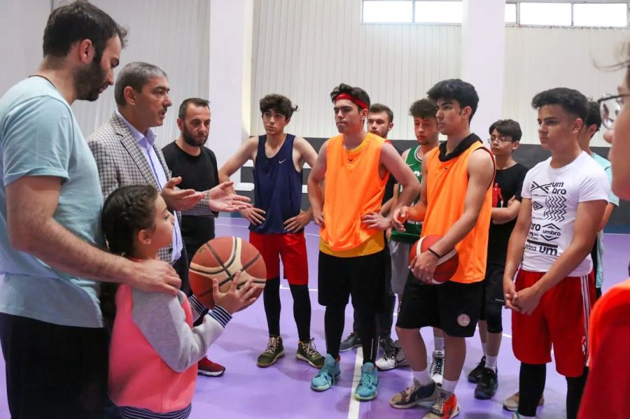 Antrenmanları izledi