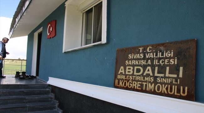 İş insanları atıl vaziyetteki okulun tadilatını yaptırdı