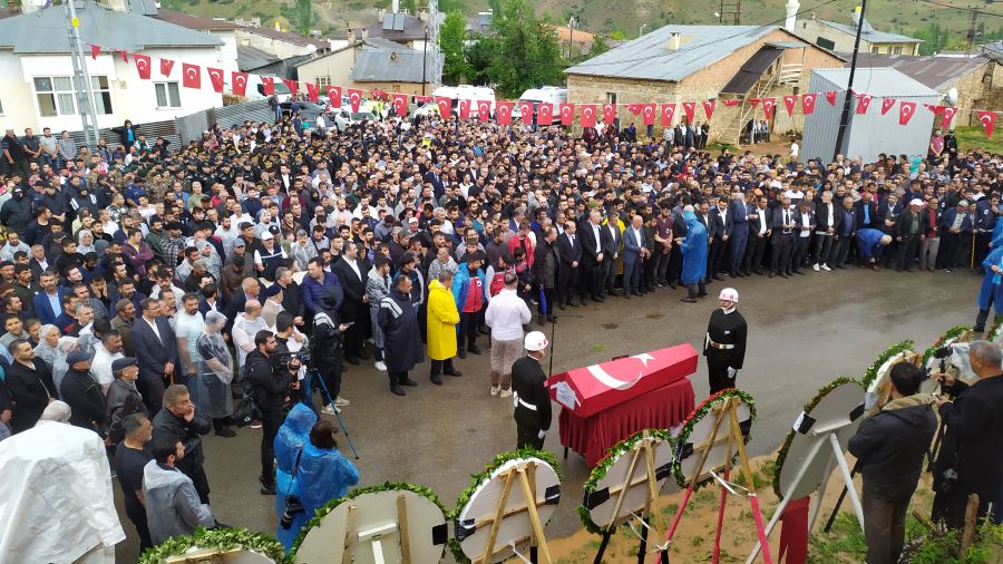 SİVAS ŞEHİDİNİ UĞURLADI 