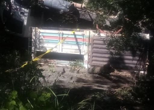 Kamyon devrildi: 1 ölü, 3 yaralı