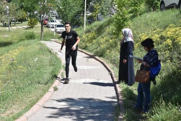 YKS adayları, salonlara yetişmek için ter döktü