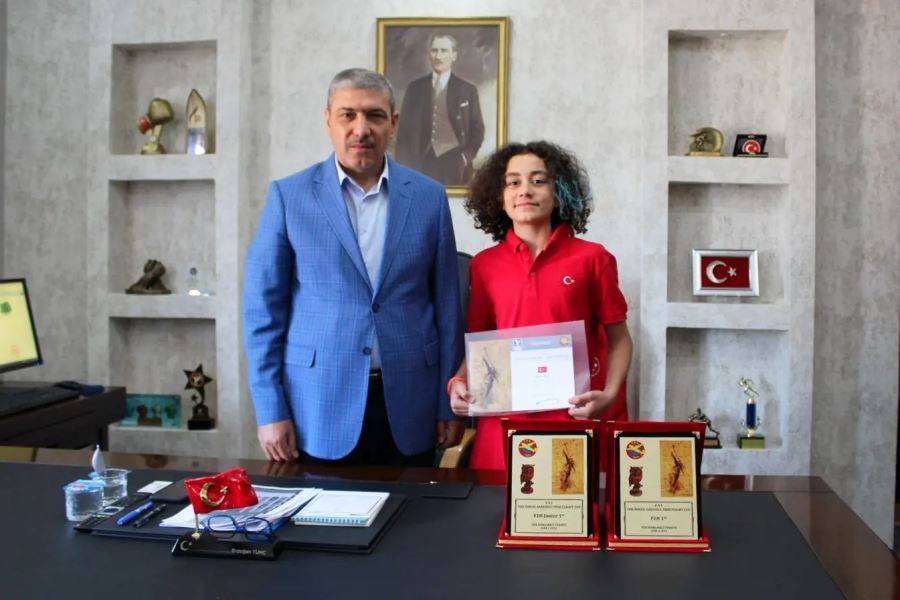 Müdür Tunç, Altuğ’u tebrik etti