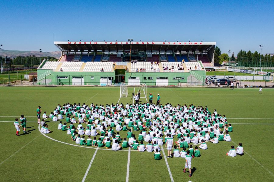 Bin 500 çocuk kayıt yaptırdı (Video)