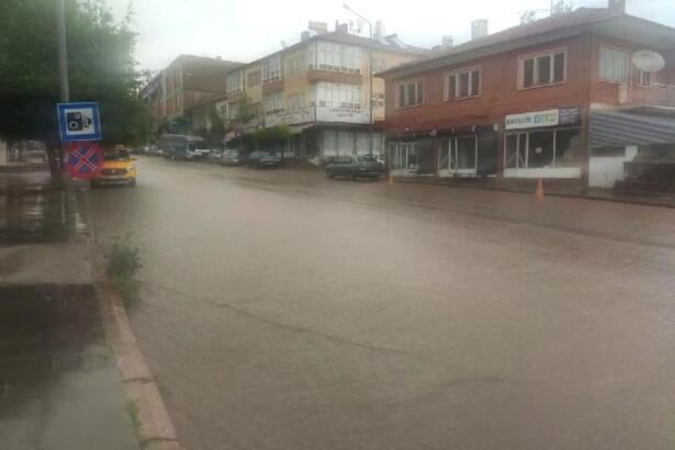 Gemerek'te sağanak (Video)