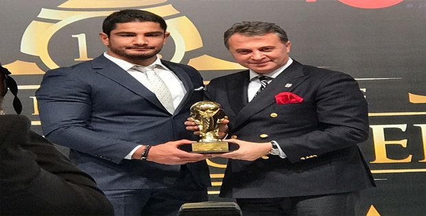 YILIN SPORCUSU TAHA AKGÜL OLDU