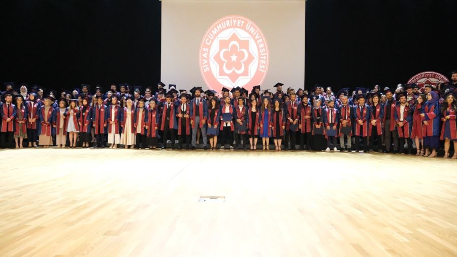 İİBF’de mezuniyet sevinci