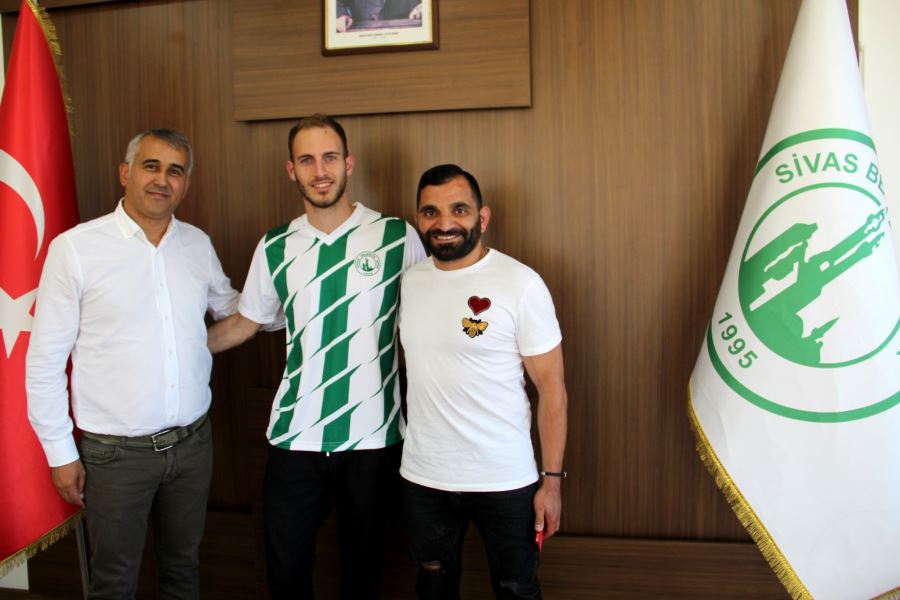 Berkay’ı kadrosuna kattı