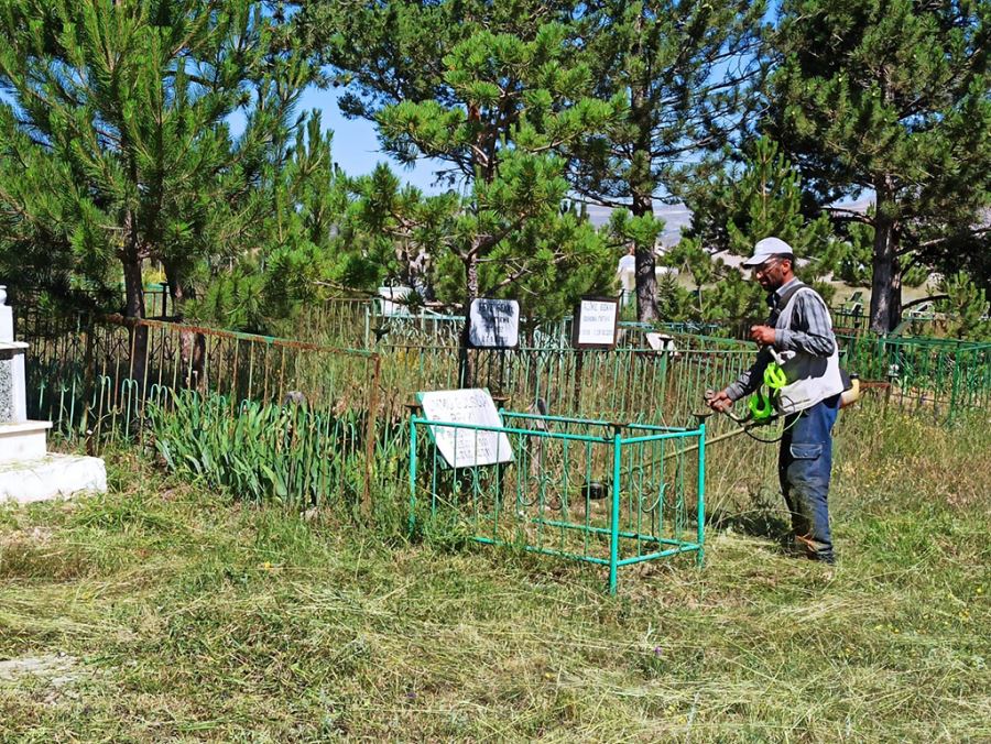 Kabristanlar bayrama hazırlanıyor (Video)