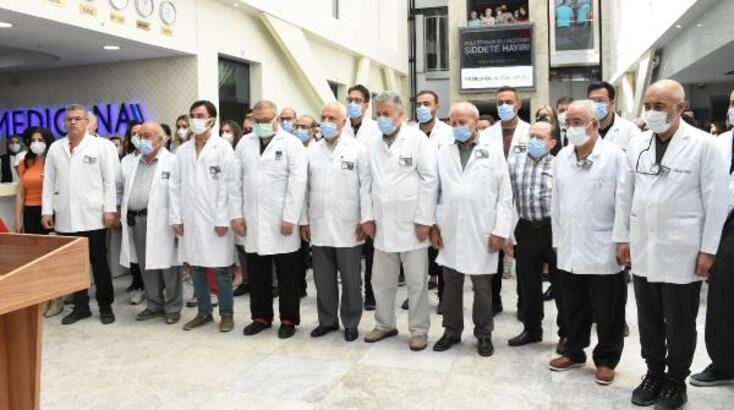 Konya'da öldürülen hekim için saygı duruşu