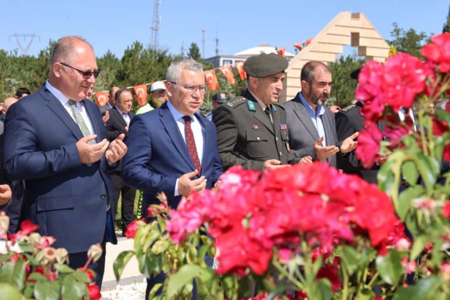 BİNLER TEK YÜREK OLDU (VİDEO)