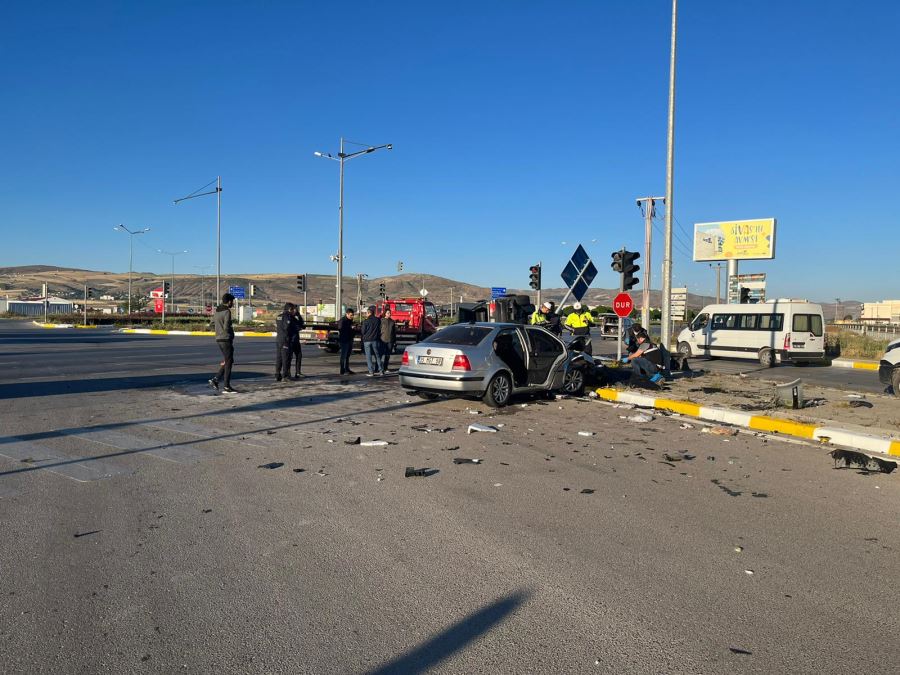 Cip ile otomobil çarpıştı: 1 ölü, 2 ağır yaralı (Video)