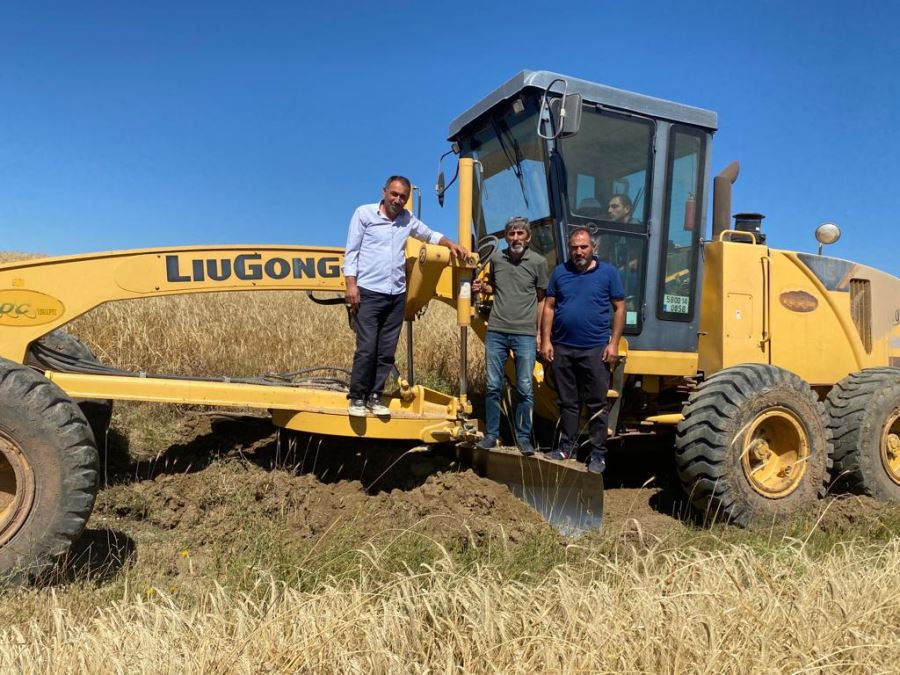 Arazi yolları düzeltiliyor (Video)