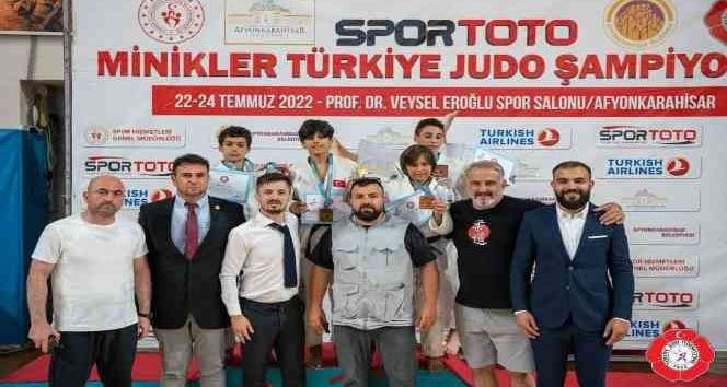 Madalyalarla döndüler