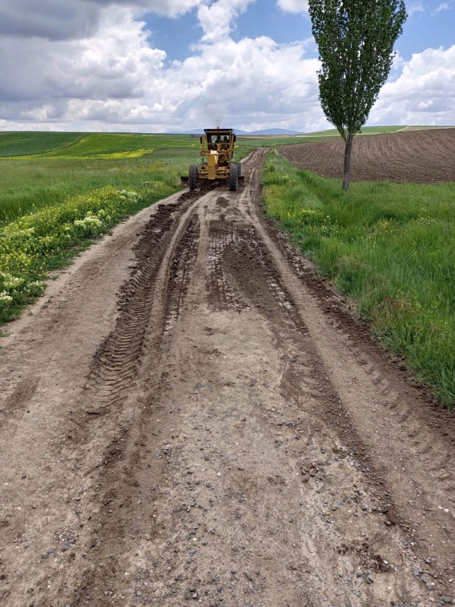 Köylerin arazi yolları açıldı