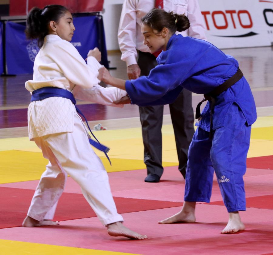 Anadolu Yıldızlar Ligi Judo Türkiye Birinciliği, Sivas'ta başladı