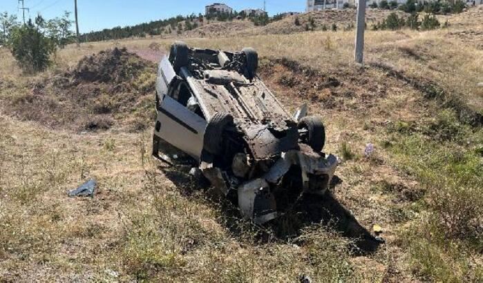 Hafif ticari araç devrildi: 7 yaralı