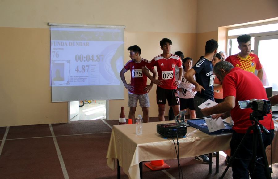 YETENEK SINAVINDA TER DÖKTÜLER