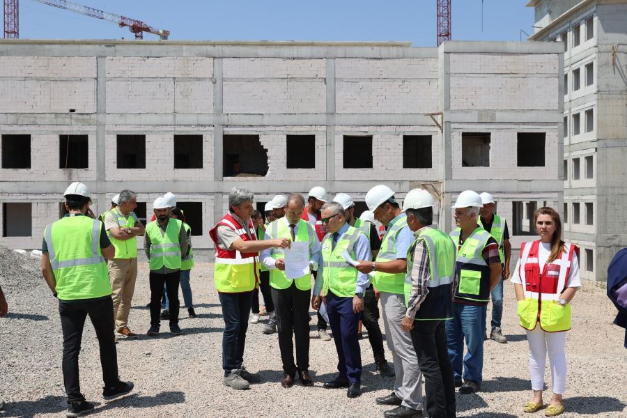 HASTANE HIZLA YÜKSELİYOR