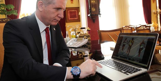 VALİ, 3 FOTOĞRAFI OYLADI