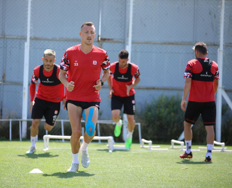 HAZIRLIKLAR SÜRÜYOR