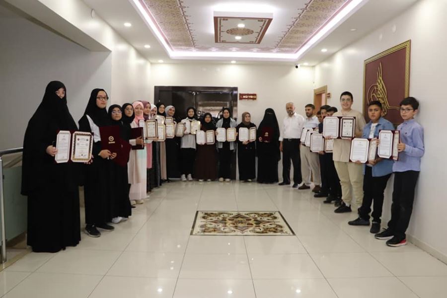 KURANI YAŞAMAK VAZİFEMİZDİR