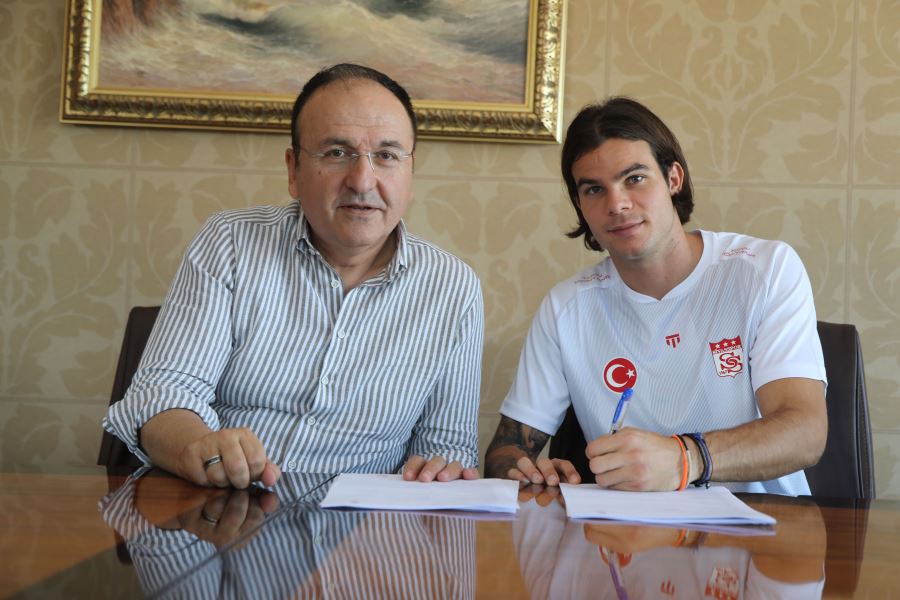 Charisis Yiğido oldu