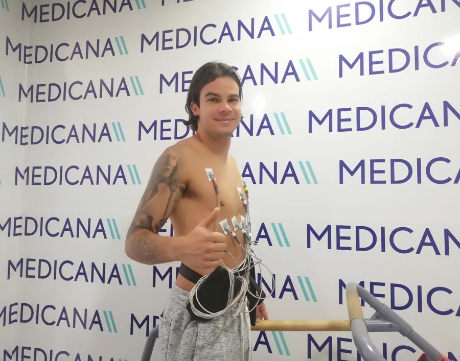 Yunan oyuncu turp gibi