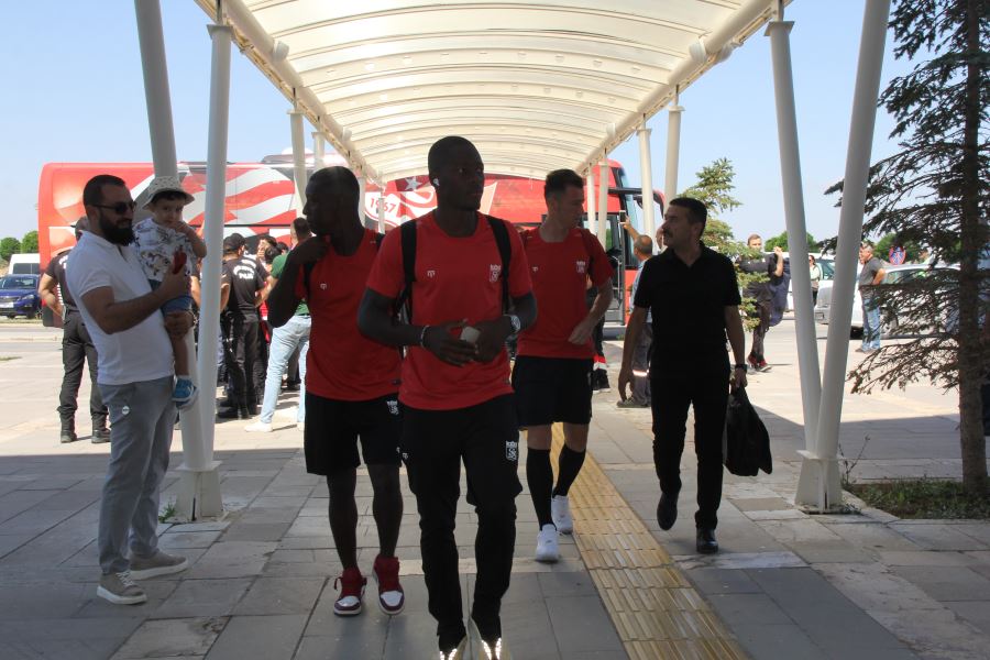 YİĞİDO’YA COŞKULU UĞURLAMA