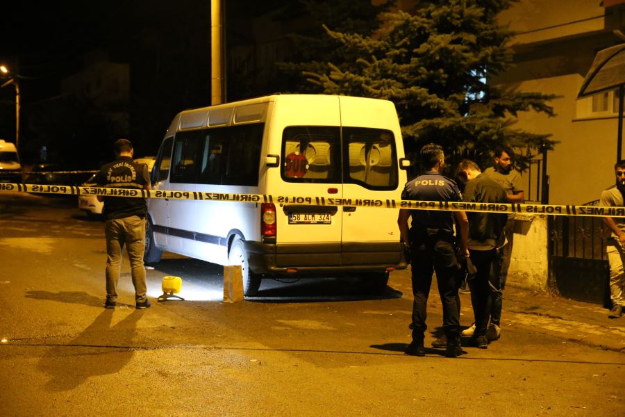 Sivas'ta çıkan kavgada 1 kişi bıçakla ağır yaralandı  -videolu-