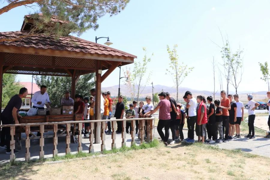 GENÇLER KAMPTA BULUŞTU