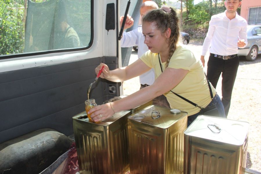 ‘ZARA BALI’ İÇİN İLK İMZA