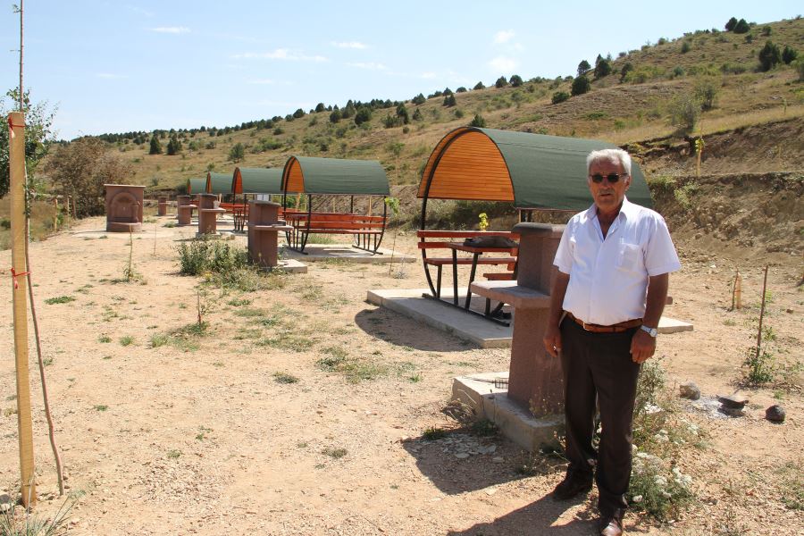 Koyulhisar'da bir köye imece usulü piknik alanı yapıldı