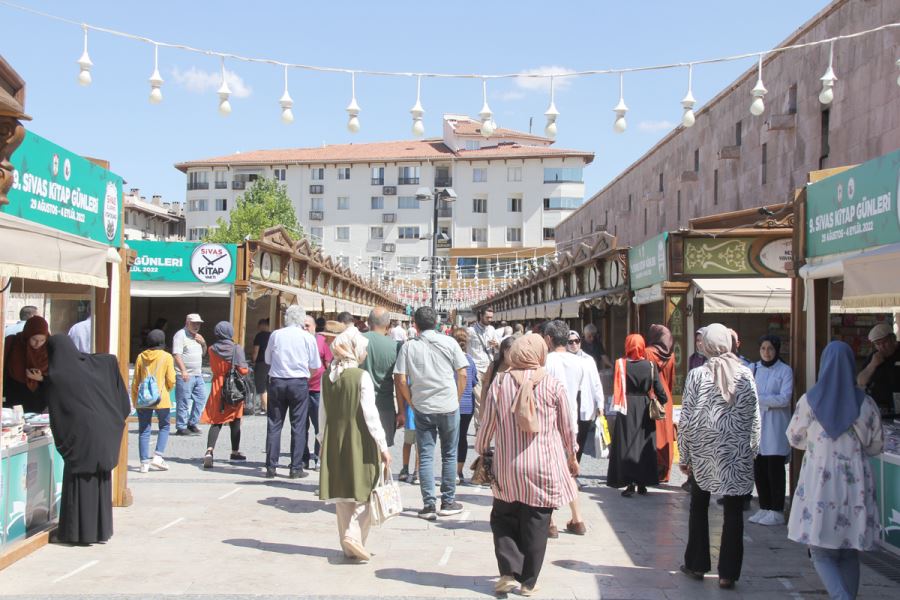 KİTAP GÜNLERİ KAPILARINI AÇTI