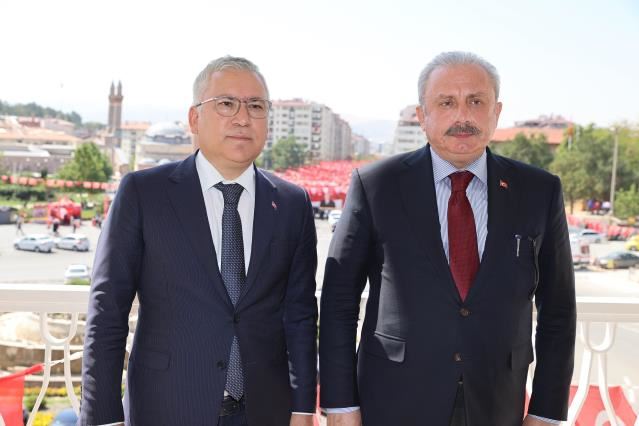 TBMM Başkanı Şentop, valilik ve belediyeyi ziyaret etti