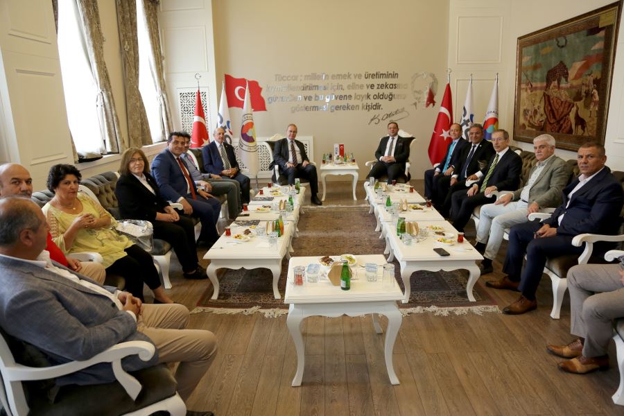 Her partiye eşit mesafedeyiz