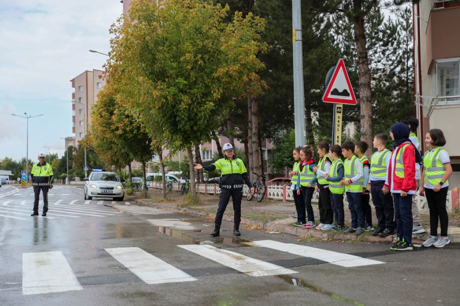 Okul önleri artık daha güvenli (Video)