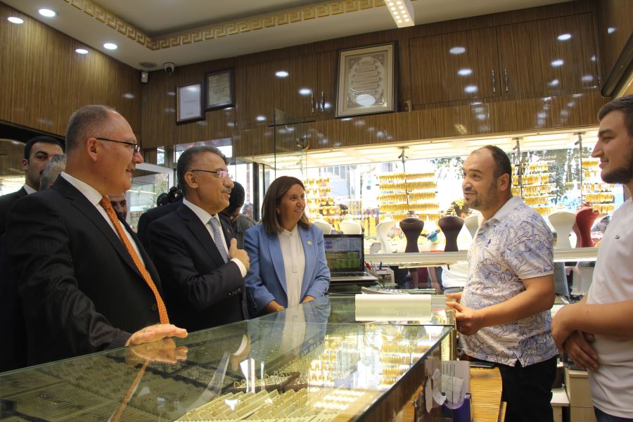 FUAT OKTAY VATANDAŞLARLA SOHBET ETTİ