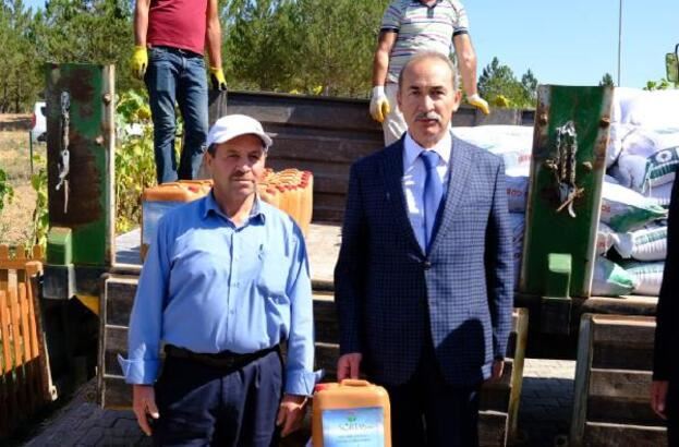 Çiftçilere yerli tohumluk buğday dağıttı (Video)