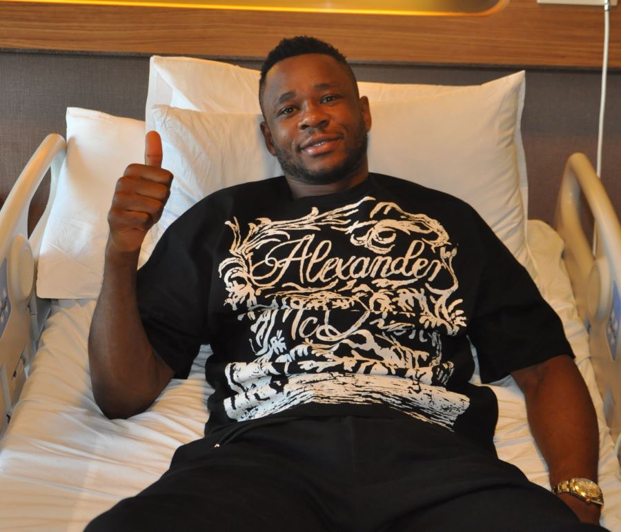 Kırık nedeniyle ameliyat edildi